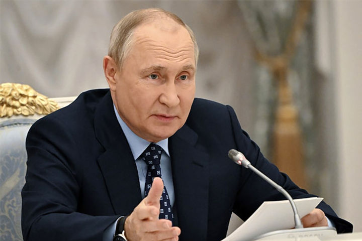 russia imposes sanctions on icc prosecutor uk ministers