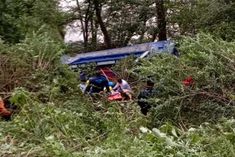 accident on gangotri highway 8 killed 27 people rescued