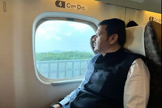 maharashtra deputy cm devendra fadnavis traveled in bullet train