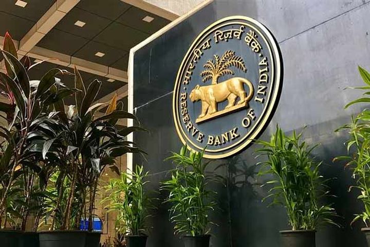 4580 crore unclaimed amount in UP banks RBI worried