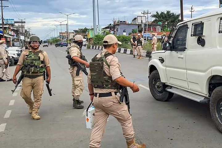 firing again in manipur 2 killed 7 injured at bishnupur churachandpur border